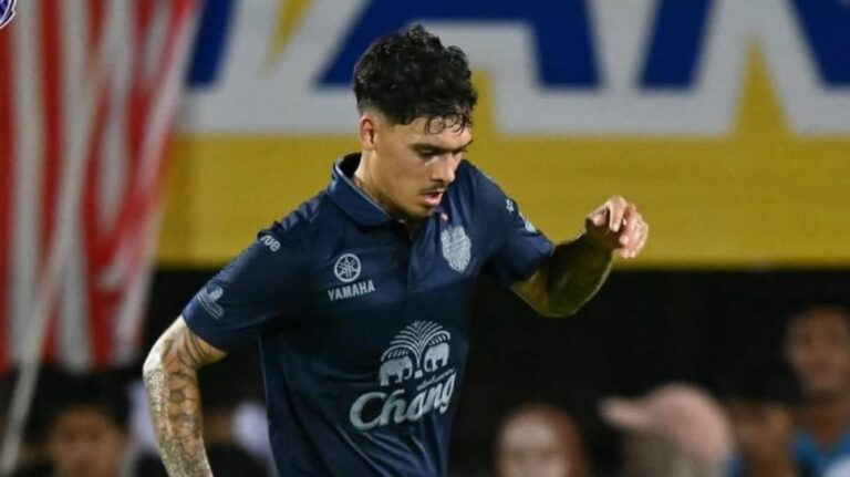 11034-penampilan-perdana-shayne-pattynama-bersama-buriram-united-langsung-menuai-sorotan-ig-shayne-patty